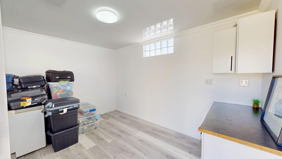 4 Bedroom Property for Sale in Rondevlei Park Western Cape